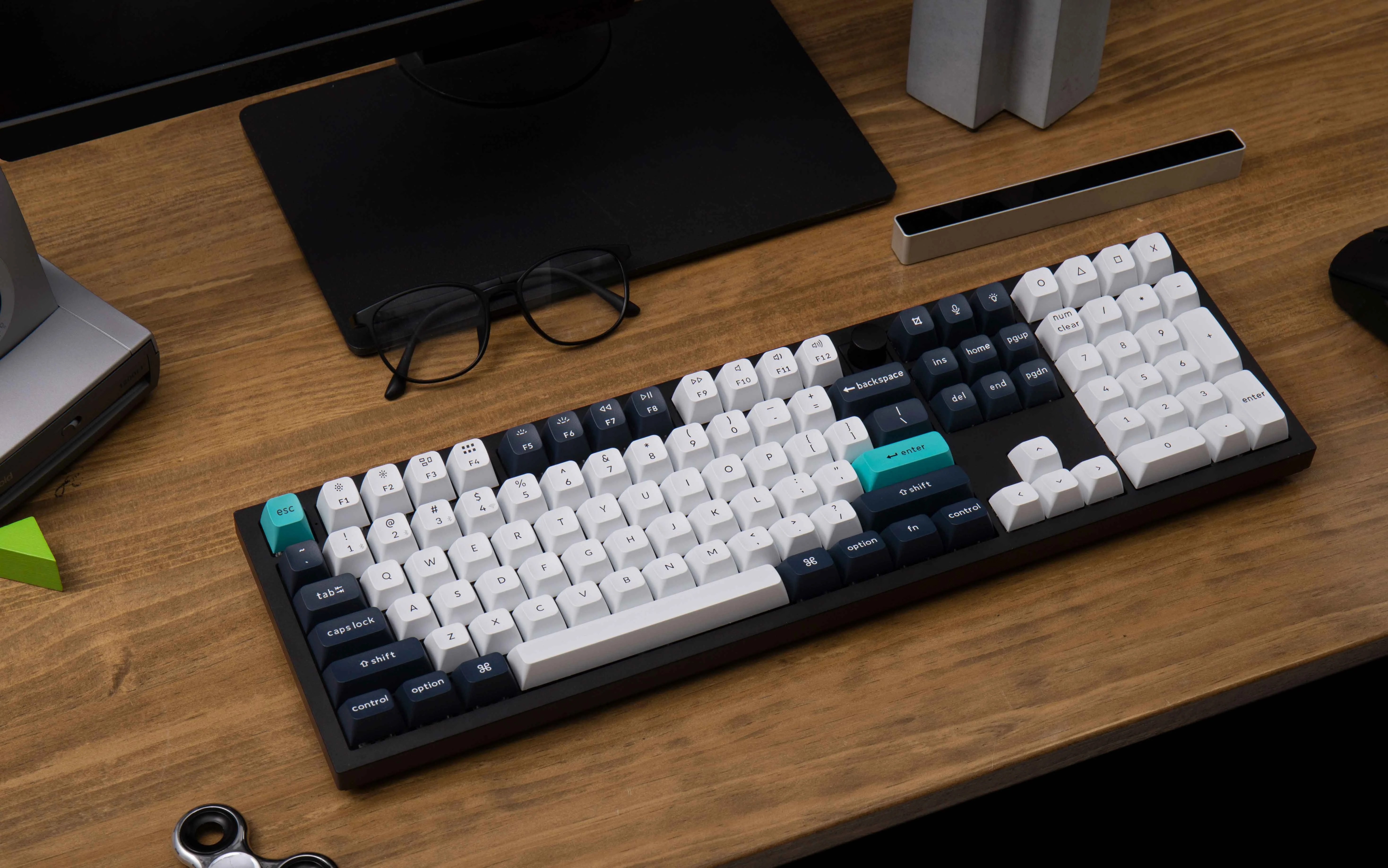 Keyboard Keychron Q6 Max Q6M-M3 , QMK/VIA Wireless/Bluetooth Mechanical Keyboard , Brown Switch (Hot-Swappable) , 100% , US Layout , Aluminum Case , Black/White/Mint , Q6M-M3 - Image 2