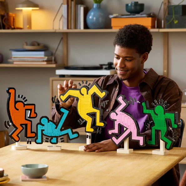 Lego Art Keith Haring Dancing Figures 31216 - Image 3