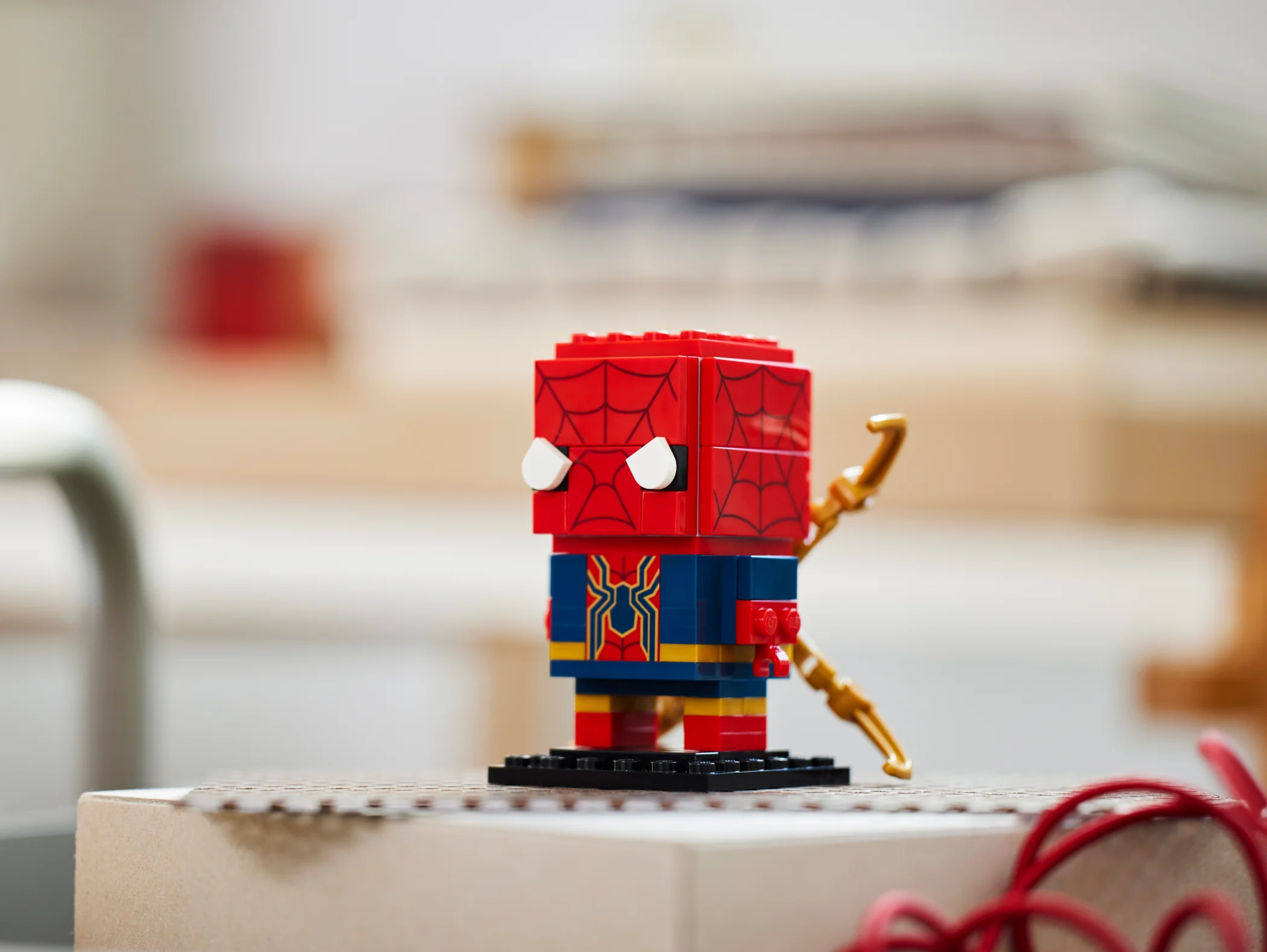 Lego BrickHeadz Iron Spider-Man Set 40670 - Image 4