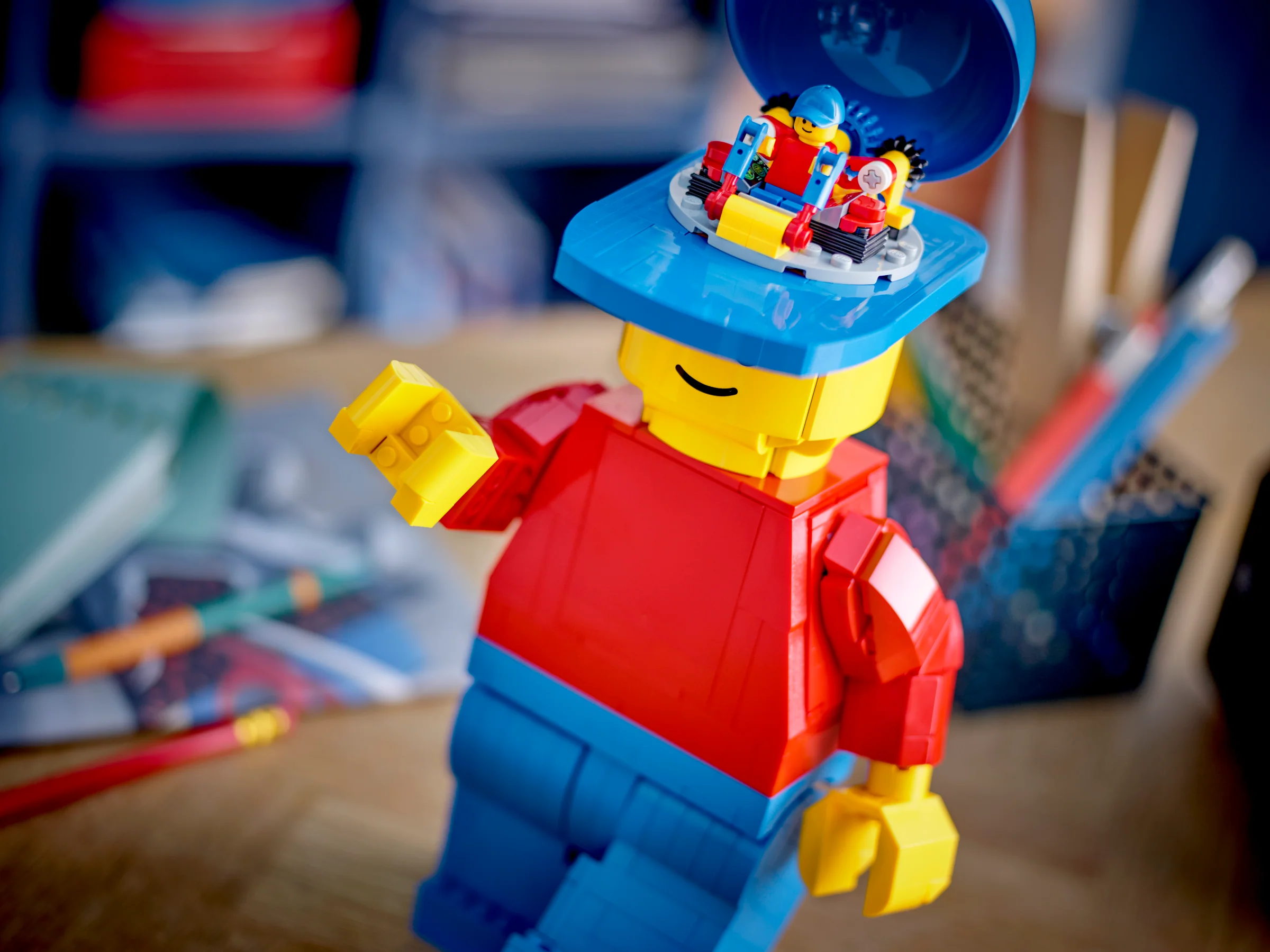 Lego Classic Up-Scaled Minifigure 40649 - Image 3