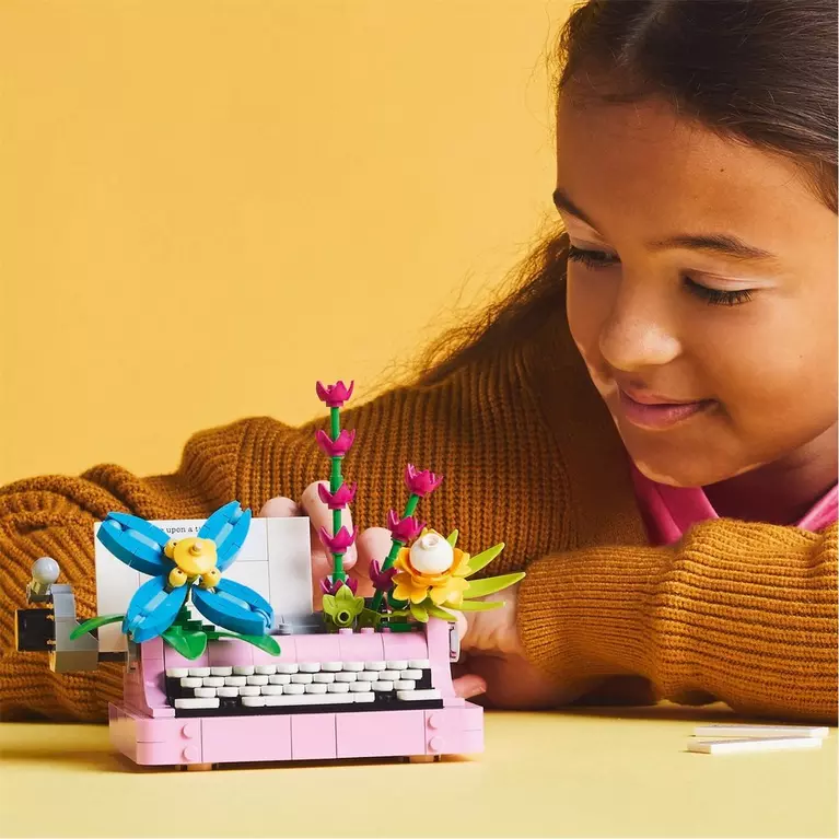 Lego Creator Typewriter with Flowers 31169 - Image 4