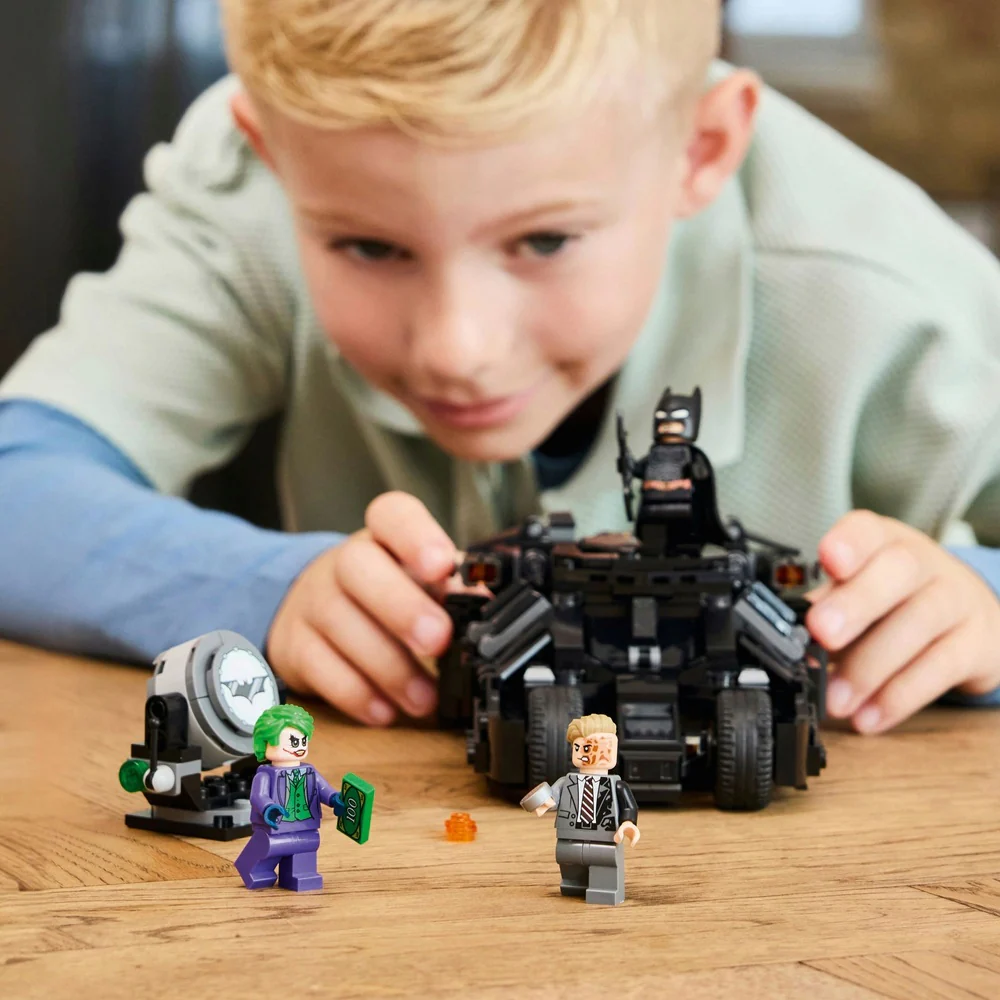 Lego DC Comics Batman VS Two Face and The Joker 76303 - Image 4