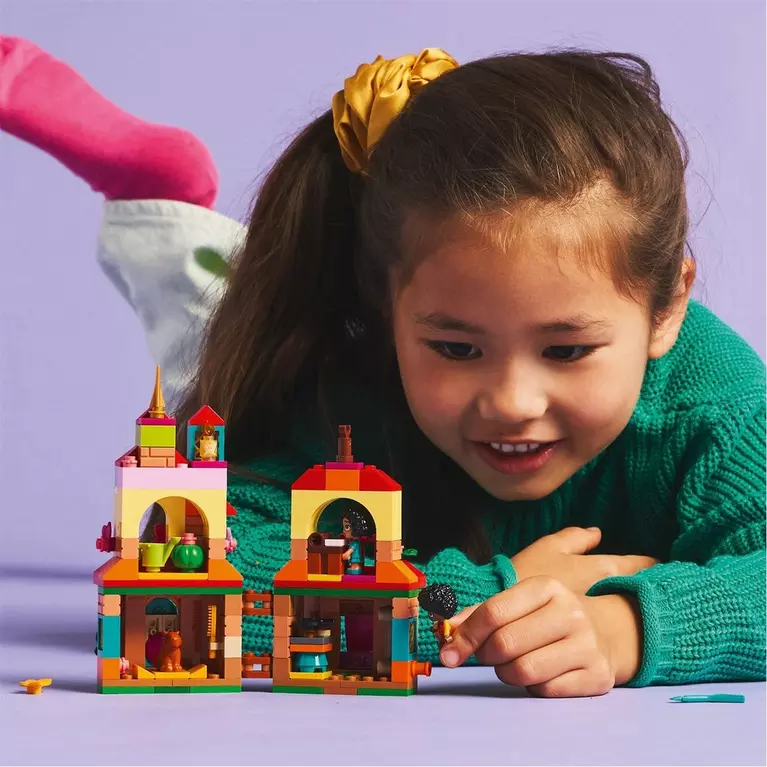Lego Disney Encanto Mini House 43261 - Image 4