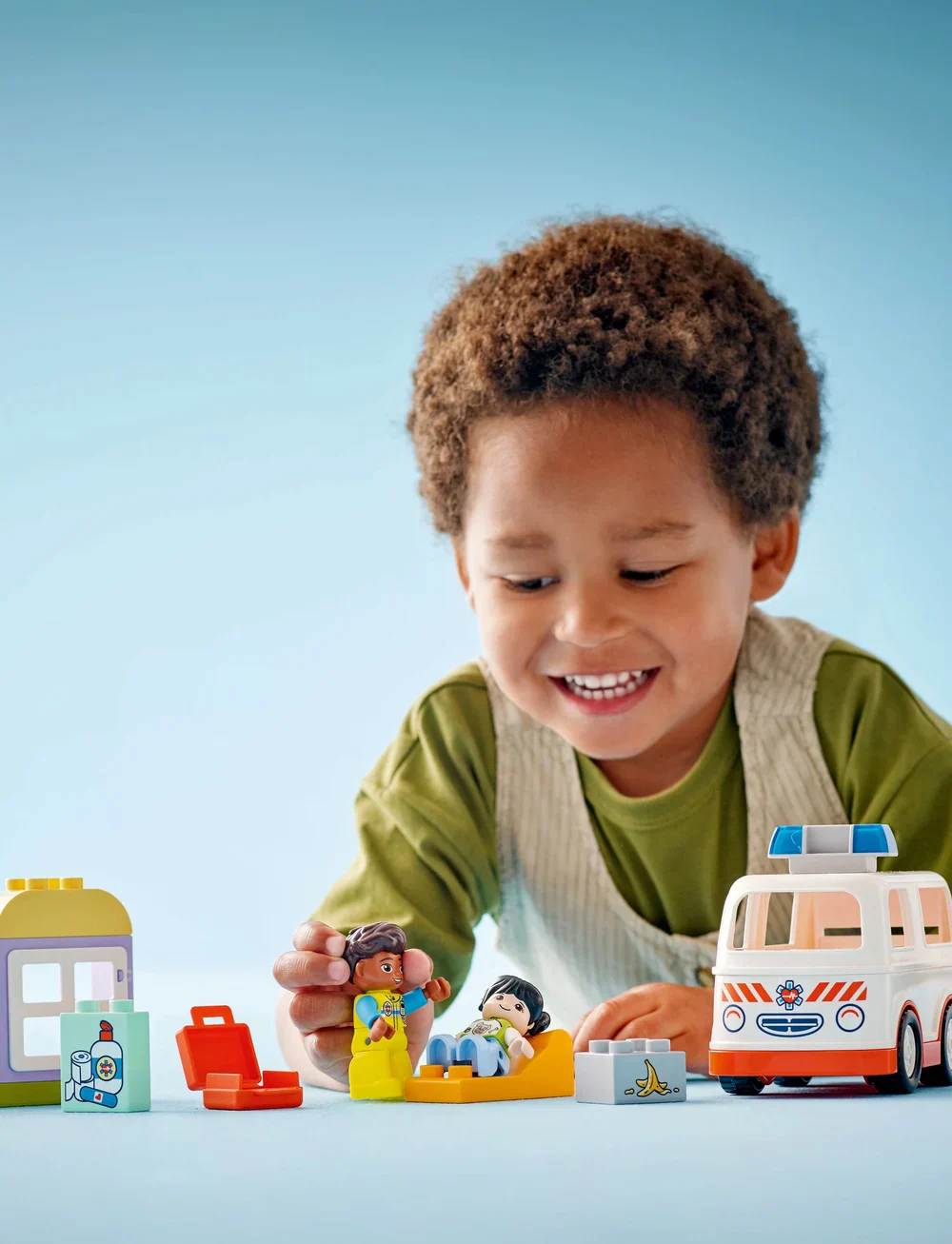 Lego Duplo Ambulance Driver Set 10447 - Image 4