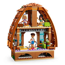 Lego Friends Family Vacation Beach Resort 42673 - Image 2