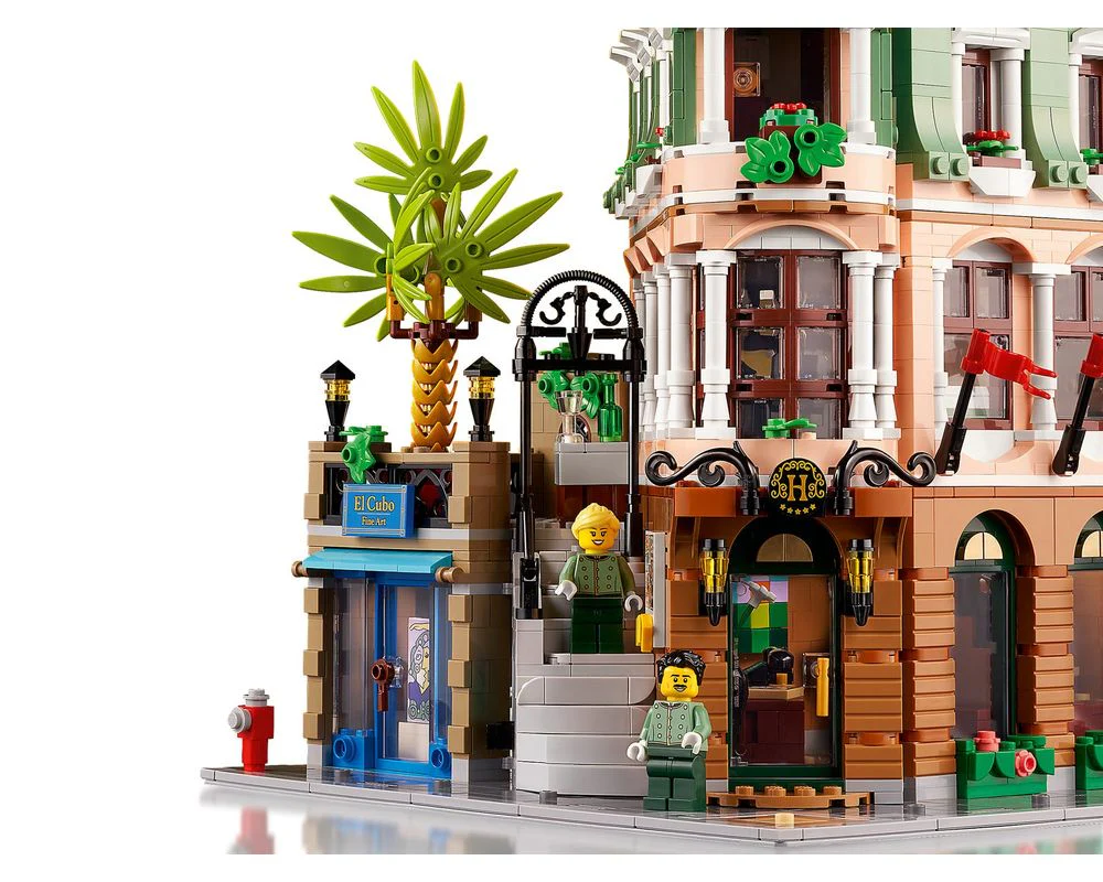 Lego Icons Boutique Hotel  10297 - Image 4