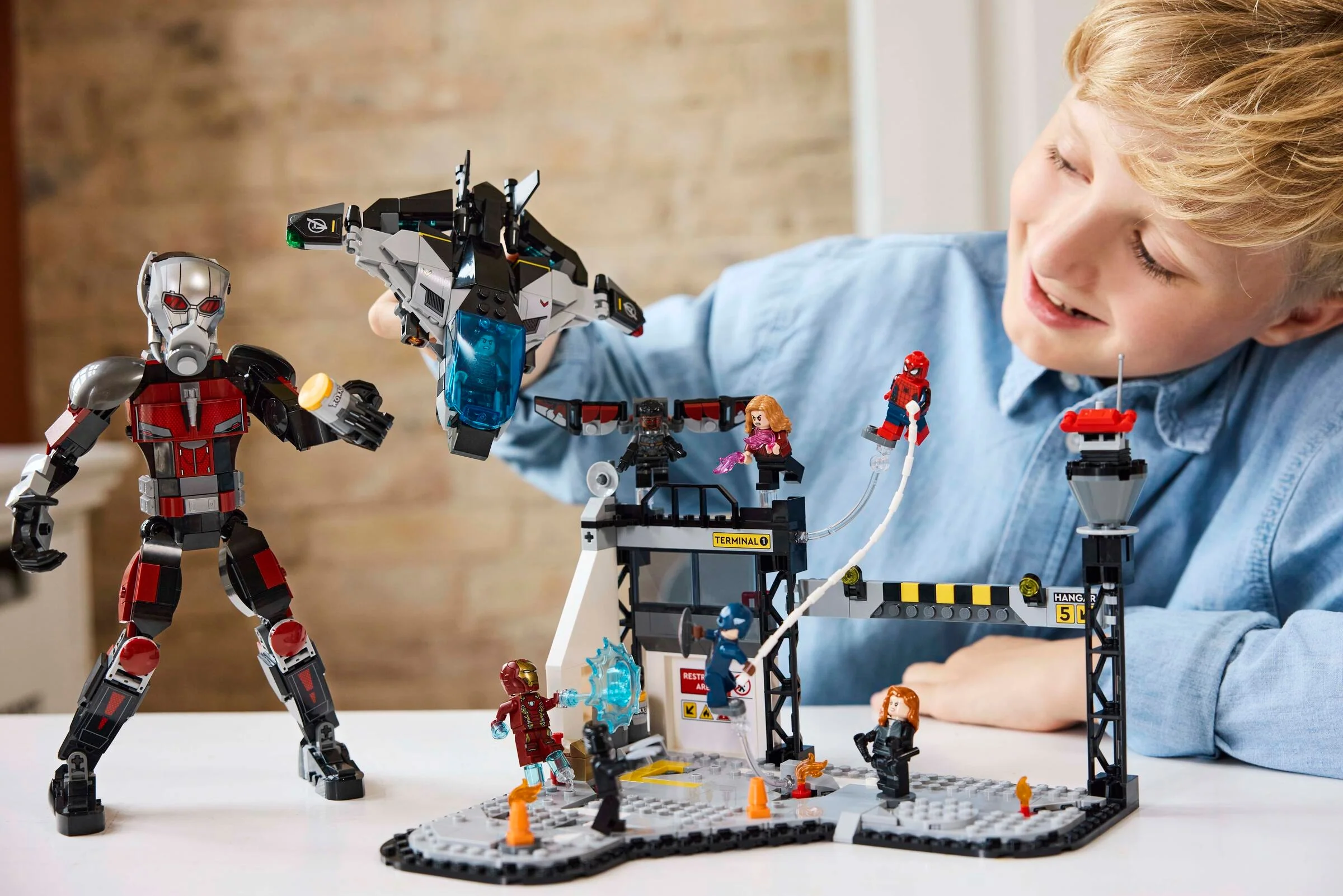 Lego Marvel Captain America: Civil War Action Battle 76314 - Image 4