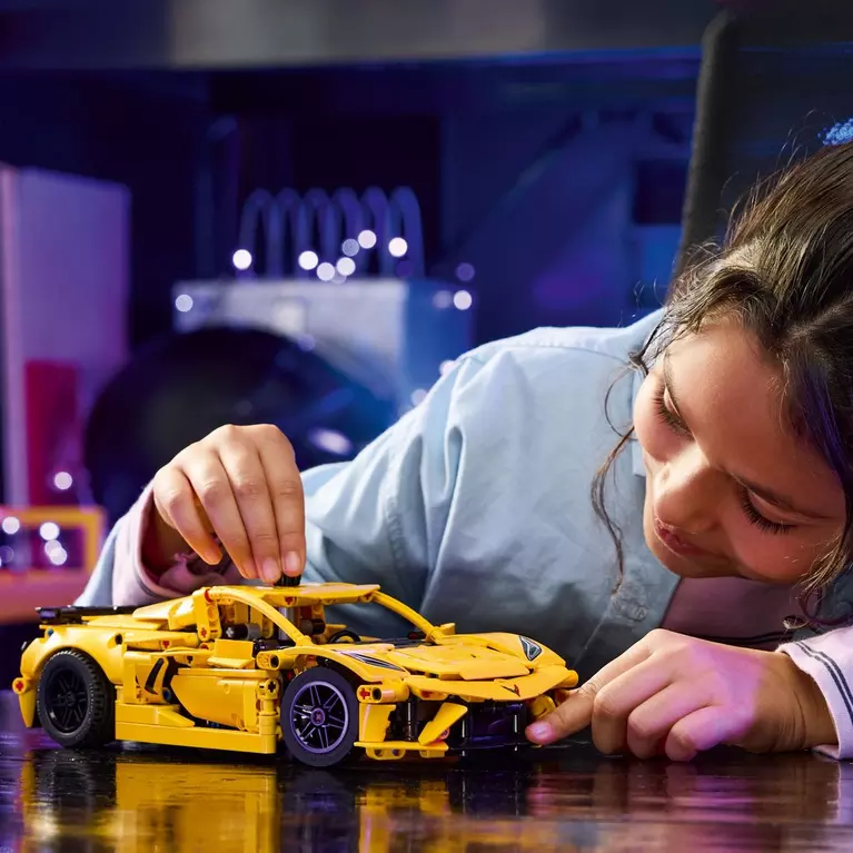 Lego Technic Chevrolet Corvette Stingray 42205 - Image 4