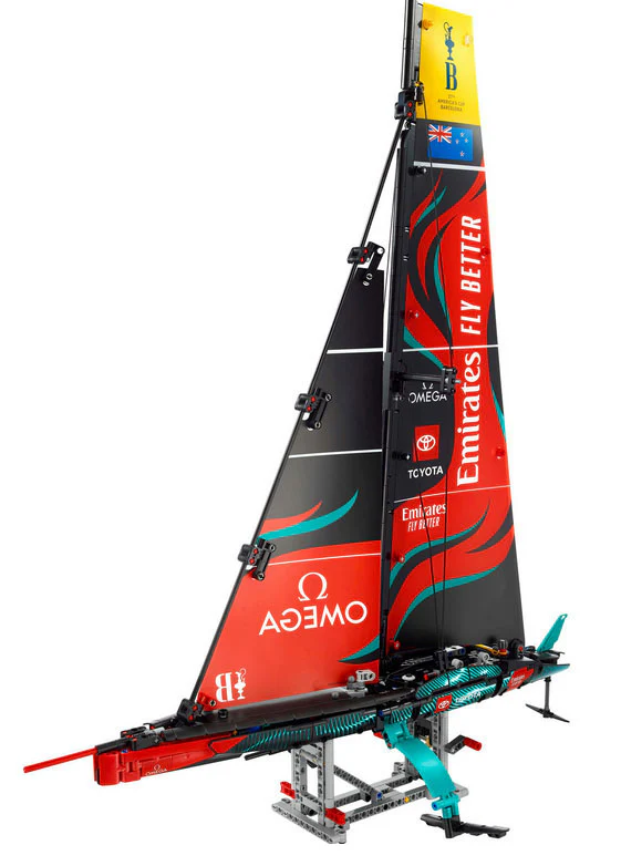 Lego Technic Emirates Team New Zealand AC75 Yacht 42174 - Image 2