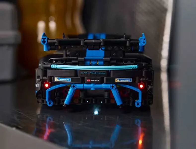 Lego Technic Porsche GT4 e-Performance Race Car 42176 - Image 4