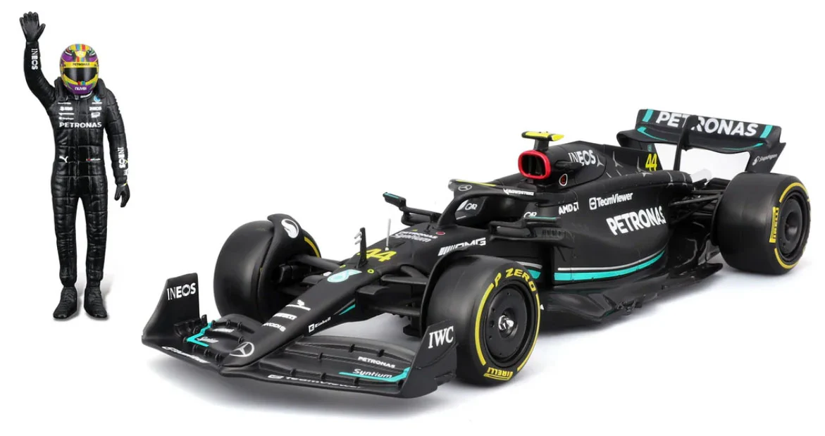 Vehicle Bburago F1 Mercedes W14 E Performance 2023 w/Hamilton 1:24 - Image 2